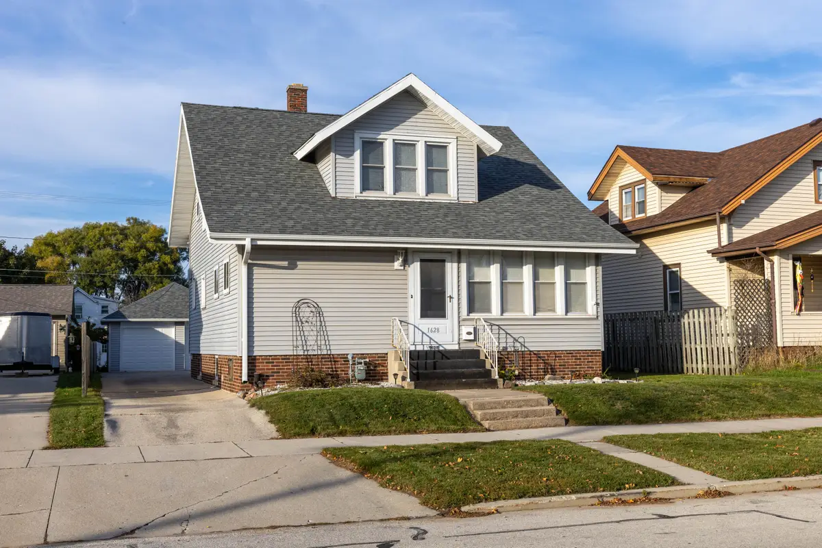 1628 Saemann Ave, Sheboygan, WI 53081 - #1