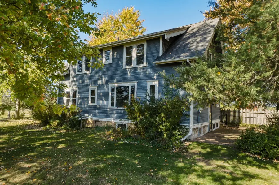 9731 W Highland Rd, Mequon, WI 53097 - #2