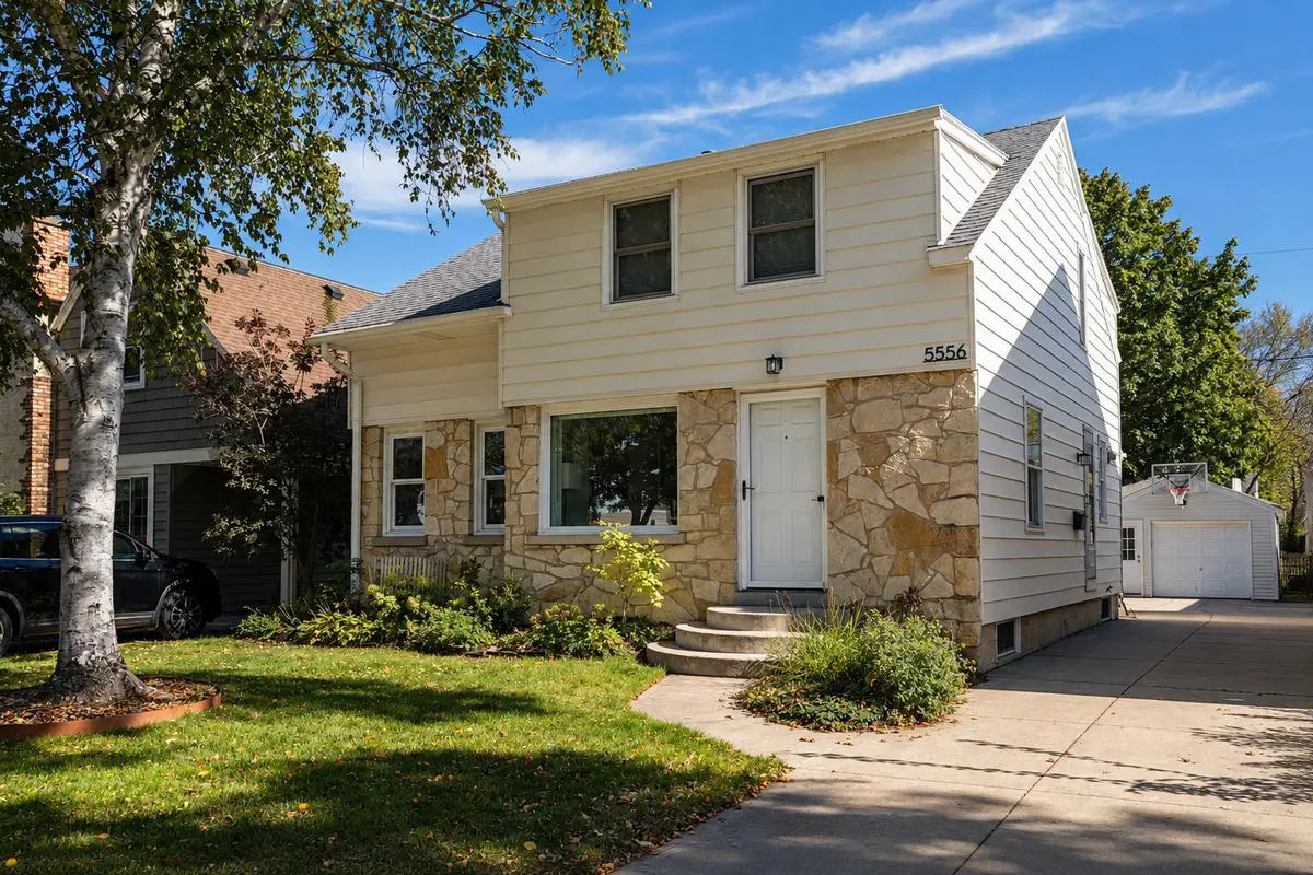 5556 N Lydell Ave, Whitefish Bay, WI 53217 - #1