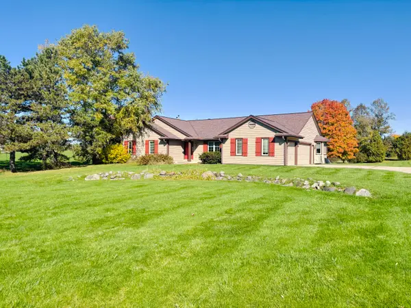 750 Century Ct, Slinger, WI 53086