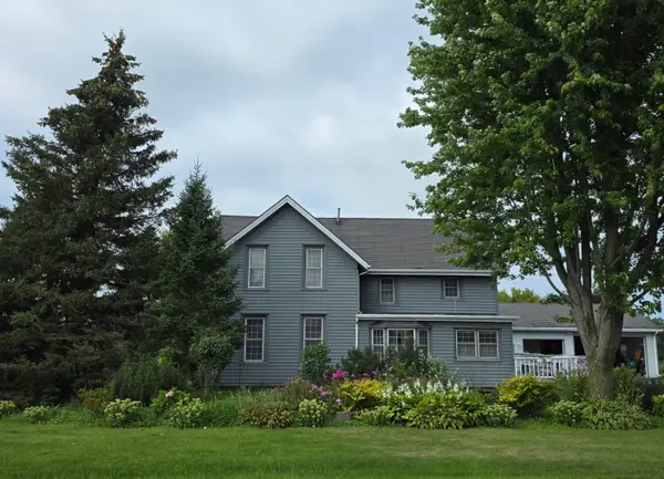 6896 Arthur Rd, Hartford, WI 53027