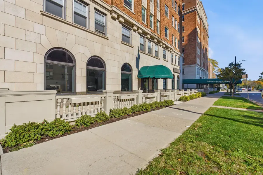 1028 E Juneau Ave, Milwaukee, WI 53202 - #2
