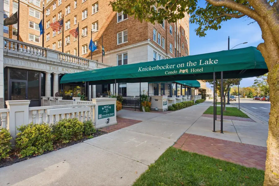 1028 E Juneau Ave, Milwaukee, WI 53202 - #3