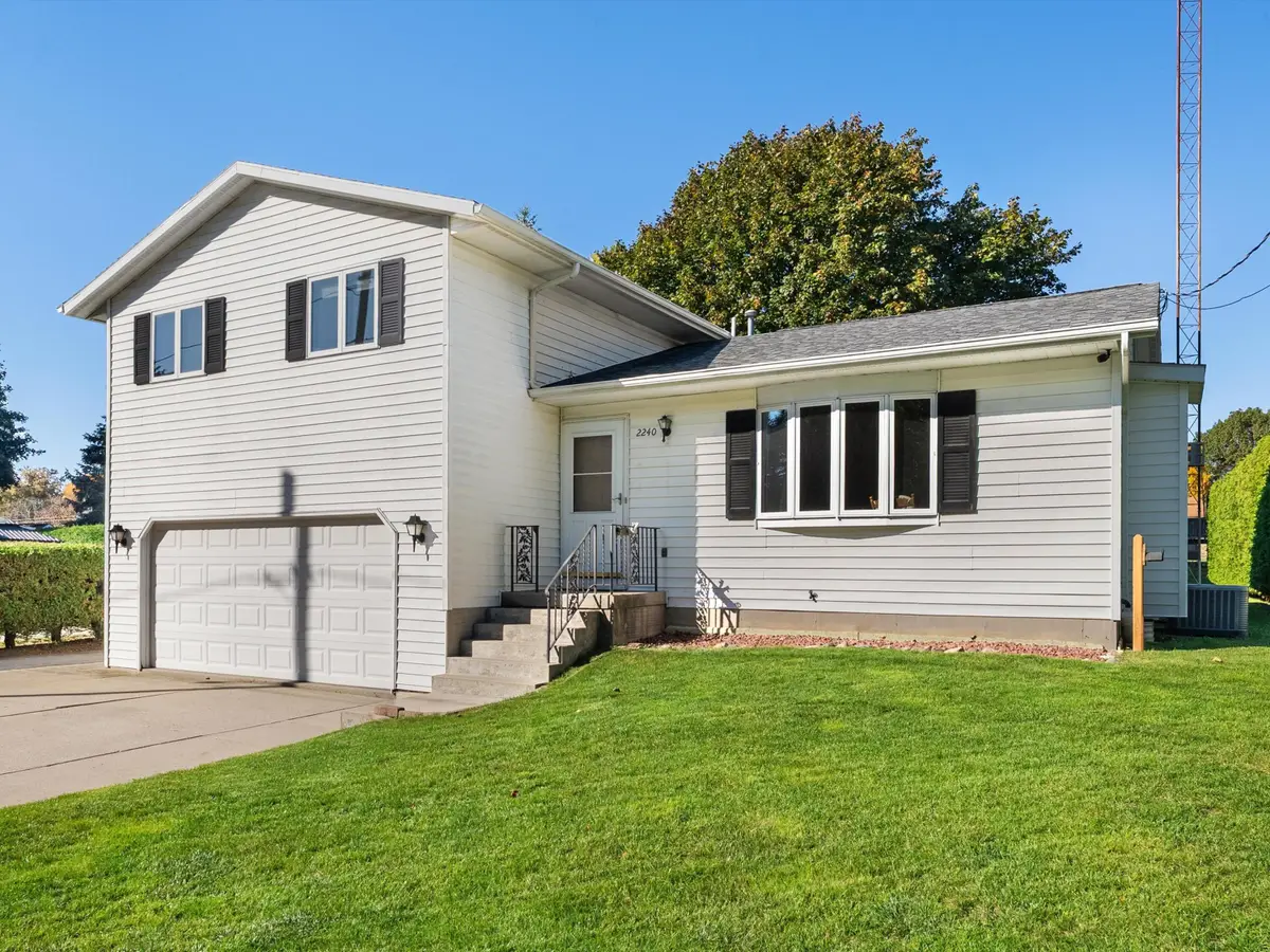 2240 Menchl Dr, Manitowoc, WI 54220 - #1