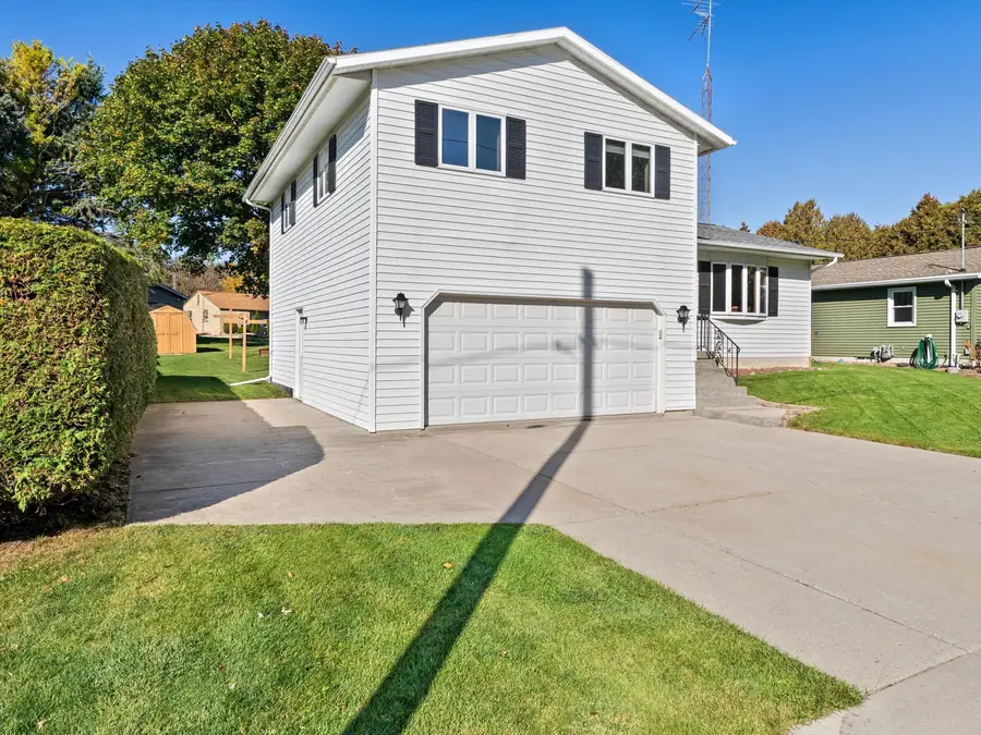 2240 Menchl Dr, Manitowoc, WI 54220 - #2