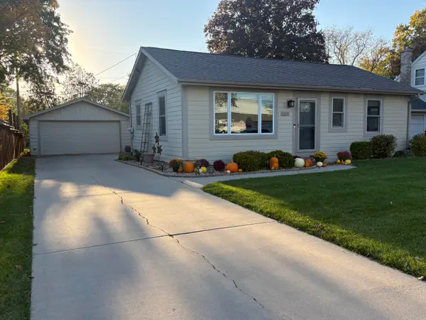 1219 Roseland Dr, Kewaskum, WI 53040