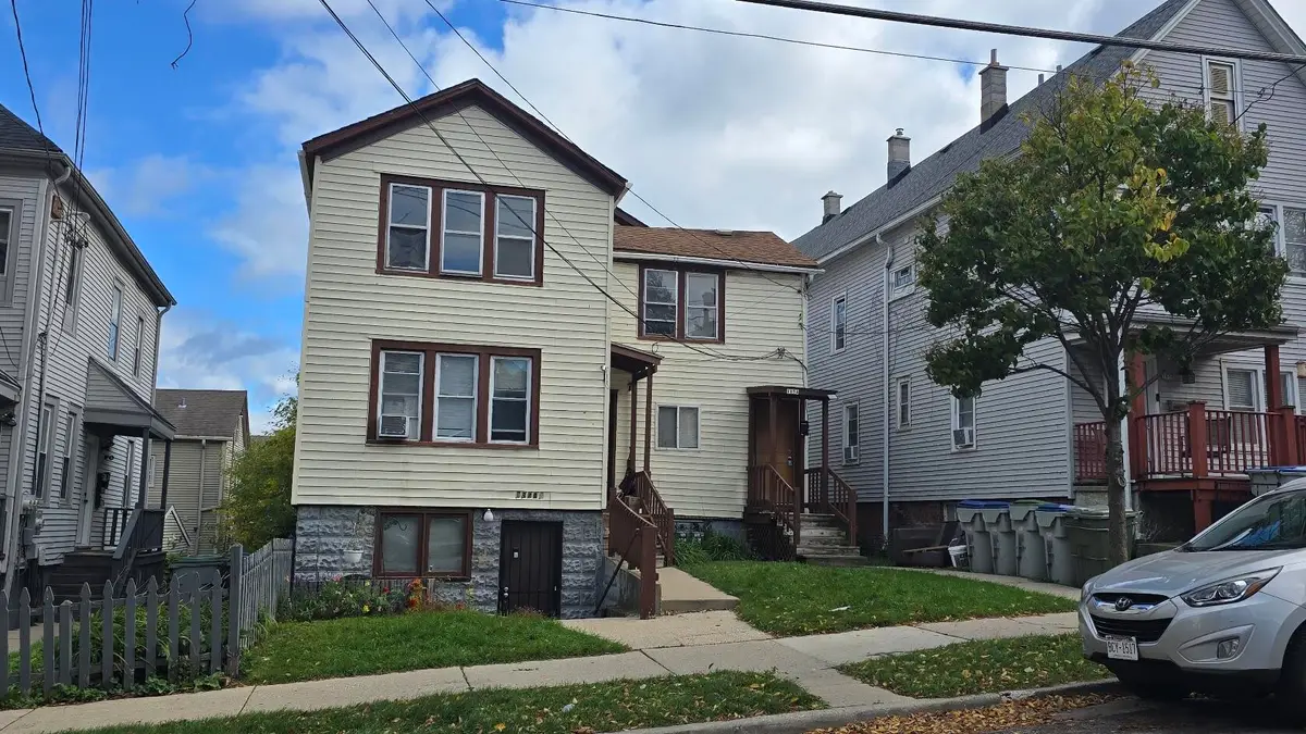 1854 N Humboldt Ave, Milwaukee, WI 53202 - #1