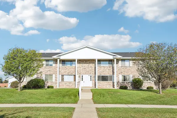 10464 W Whitnall Edge Dr, Franklin, WI 53132