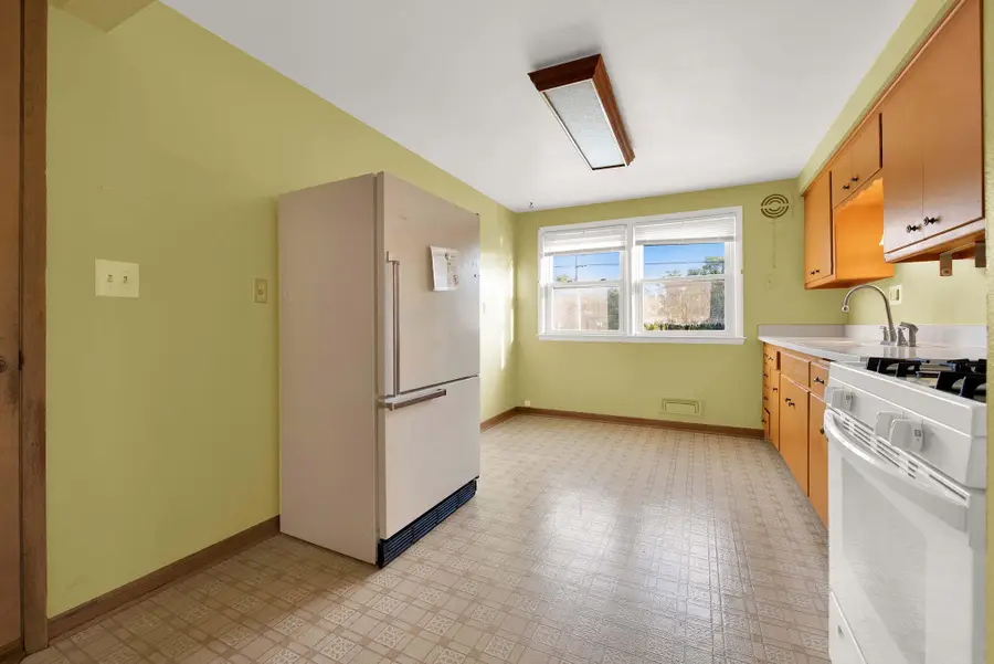 3905 E Klieforth Ave, Cudahy, WI 53110 - #3