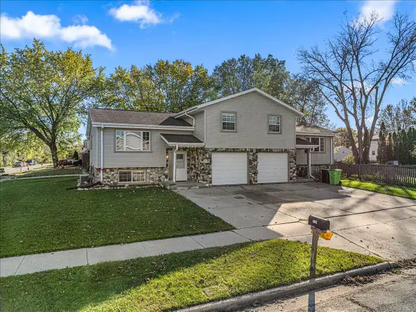 733 E Loos St, Hartford, WI 53027