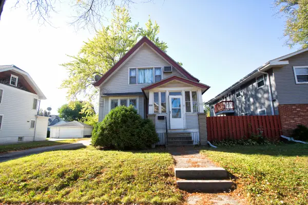 2131 S 82nd St, West Allis, WI 53219