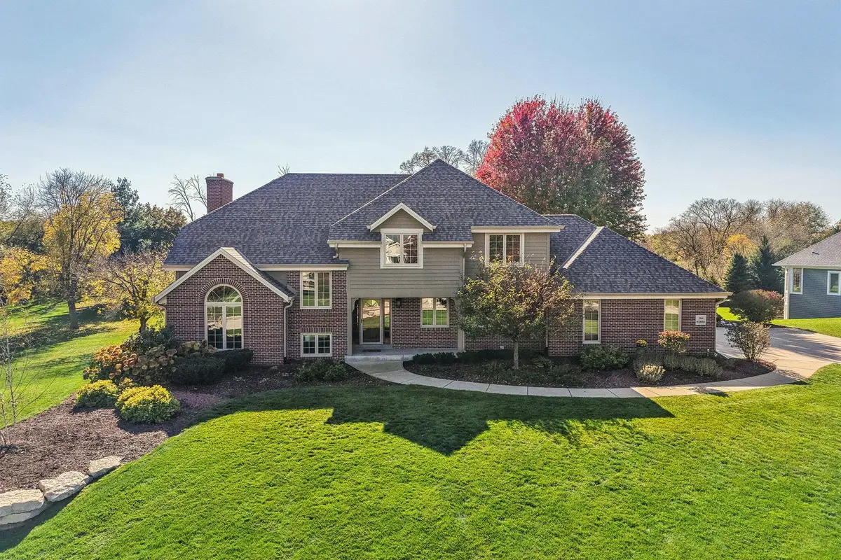 N66W38261 Deer Creek Ct, Oconomowoc, WI 53066 - #1