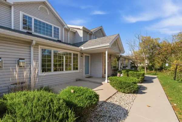 10020 W Whitnall Edge Dr, Franklin, WI 53132