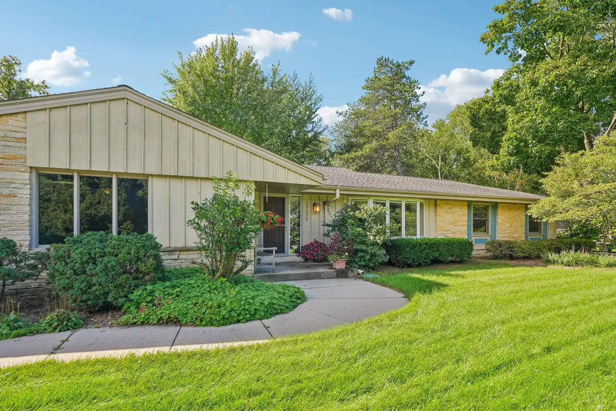 17575 Royalcrest Dr, Brookfield, WI 53045 - #1