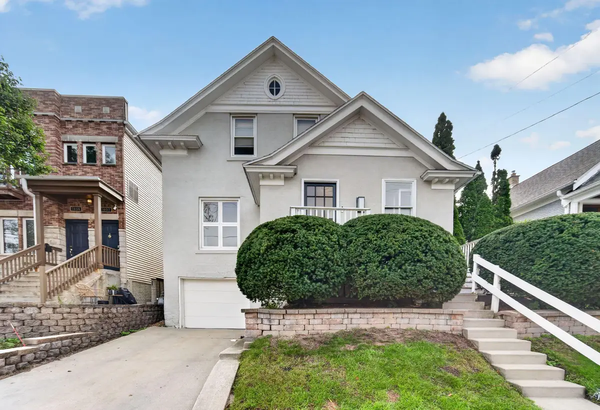 1646 N Warren Ave, Milwaukee, WI 53202 - #1