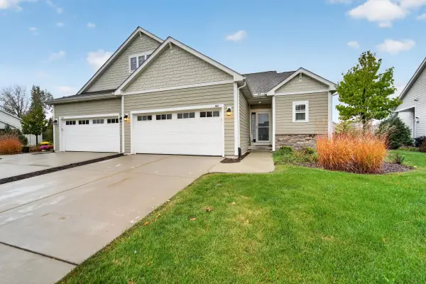 785 Bridlewood Dr, Hartford, WI 53027