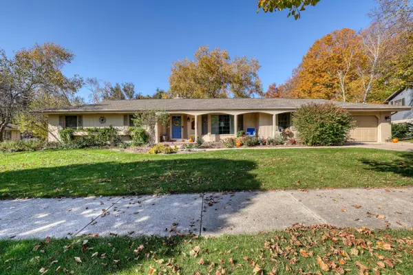 830 W Badger Ln, West Bend, WI 53095