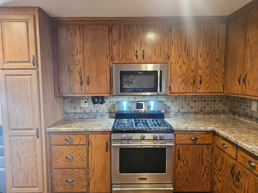 916 Rosemere Cir, Manitowoc, WI 54220 - #3