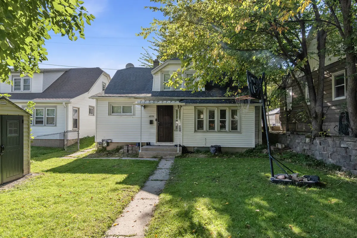 4719 W Fond Du Lac Ave, Milwaukee, WI 53216 - #1