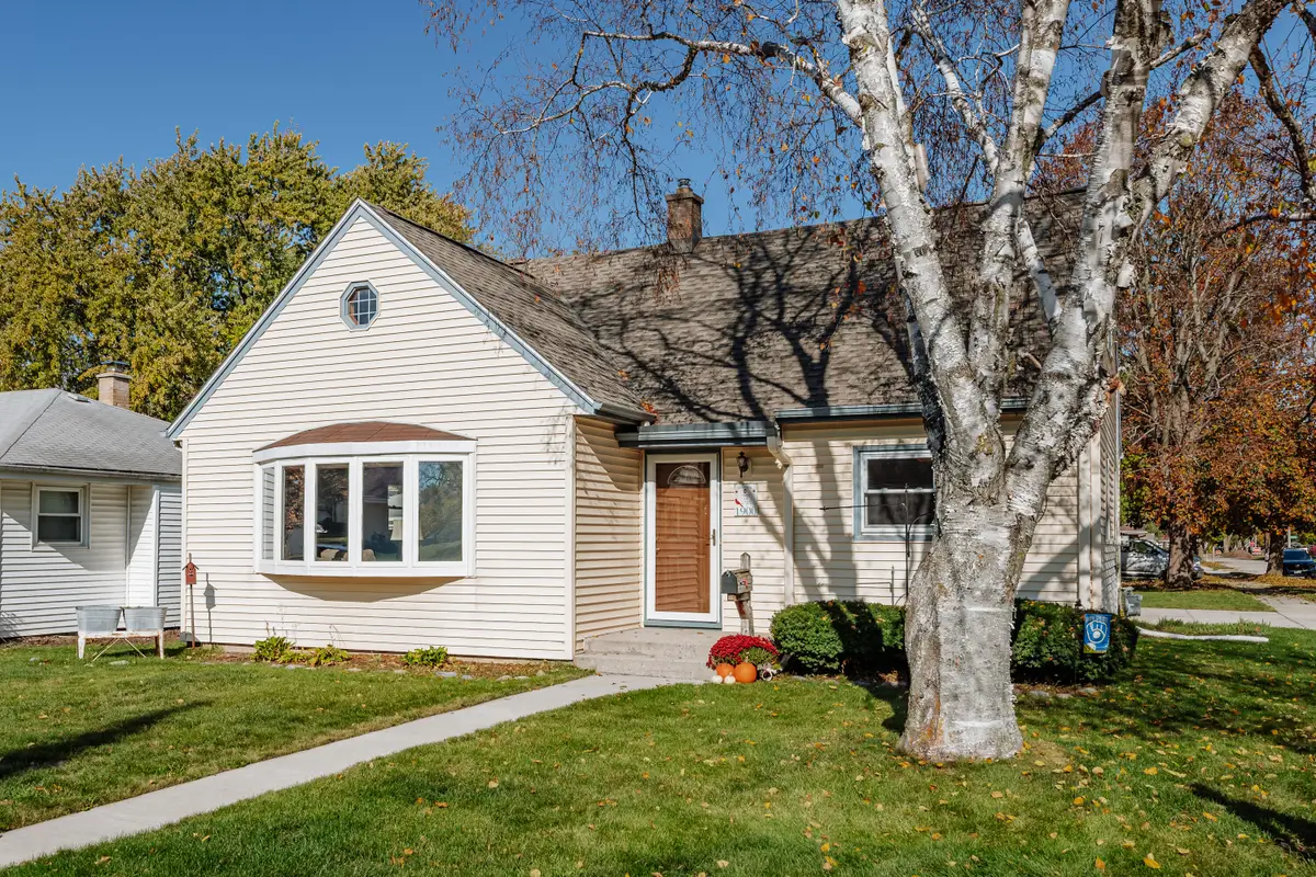 1900 Wealthy St, Waukesha, WI 53188 - #1