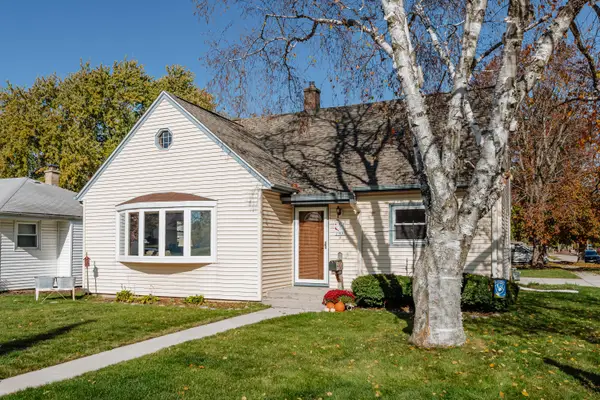 1900 Wealthy St, Waukesha, WI 53188