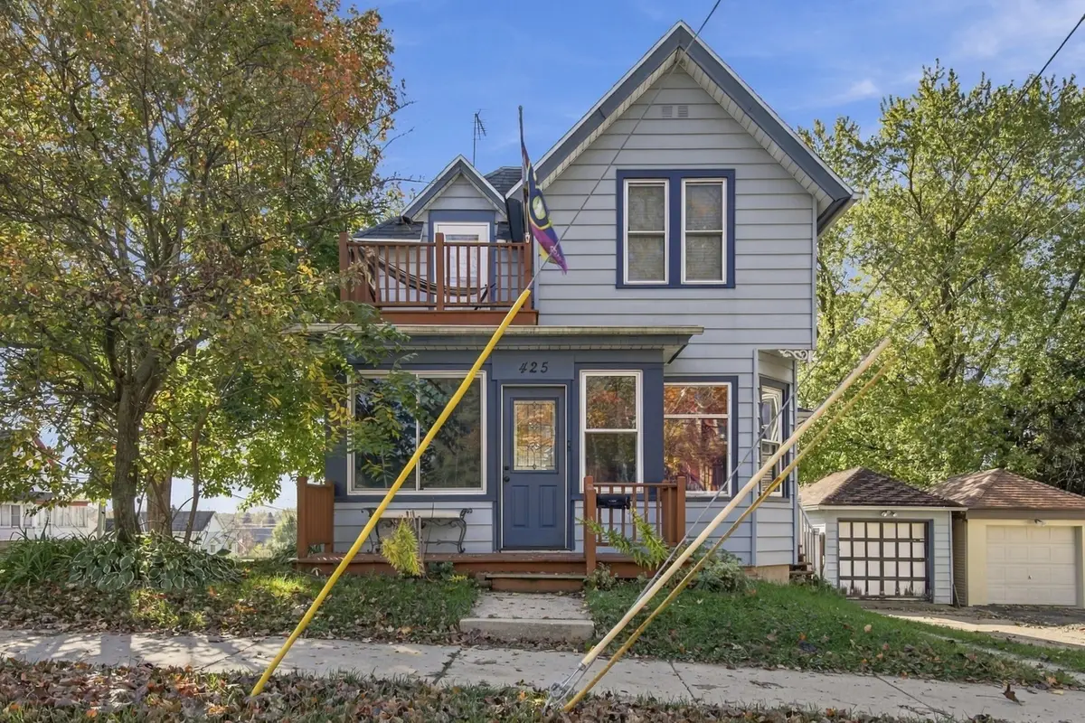 425 Union St, Hartford, WI 53027 - #1