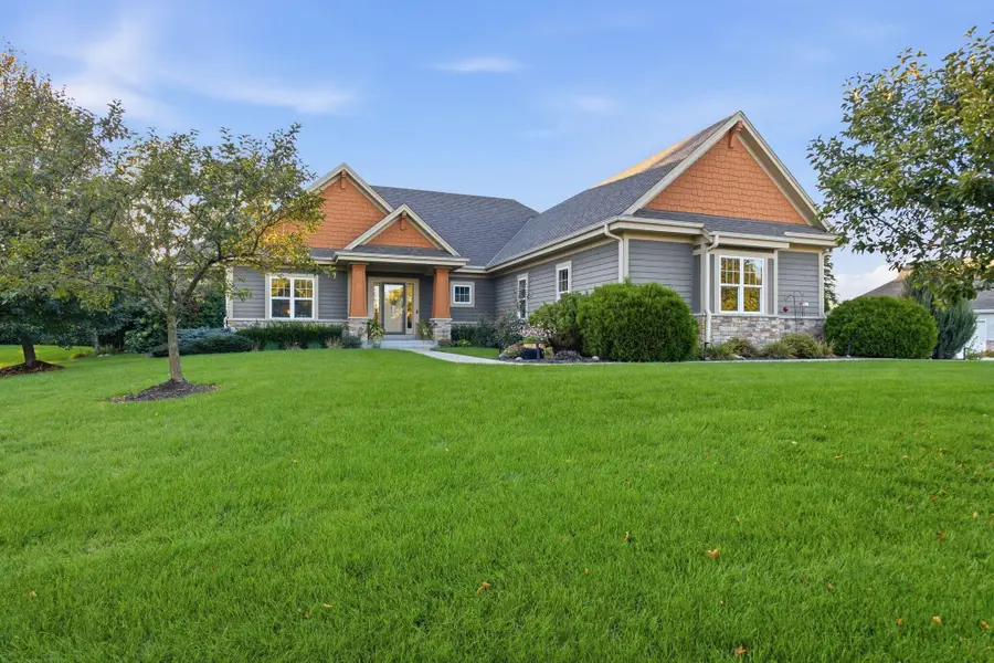 11237 N River Birch Dr, Mequon, WI 53092 - #2