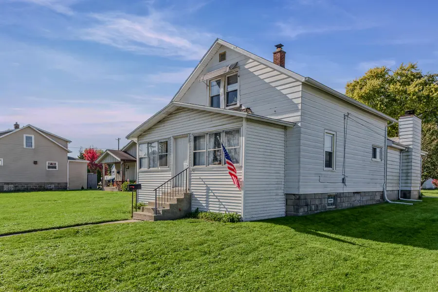 4303 S Nicholson Ave, Saint Francis, WI 53235 - #2