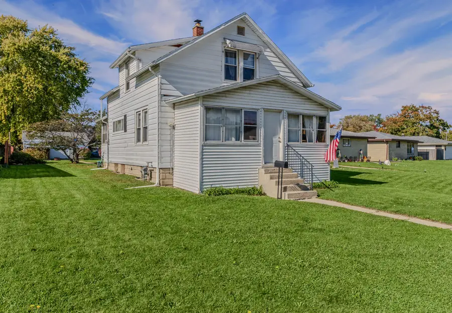 4303 S Nicholson Ave, Saint Francis, WI 53235 - #3