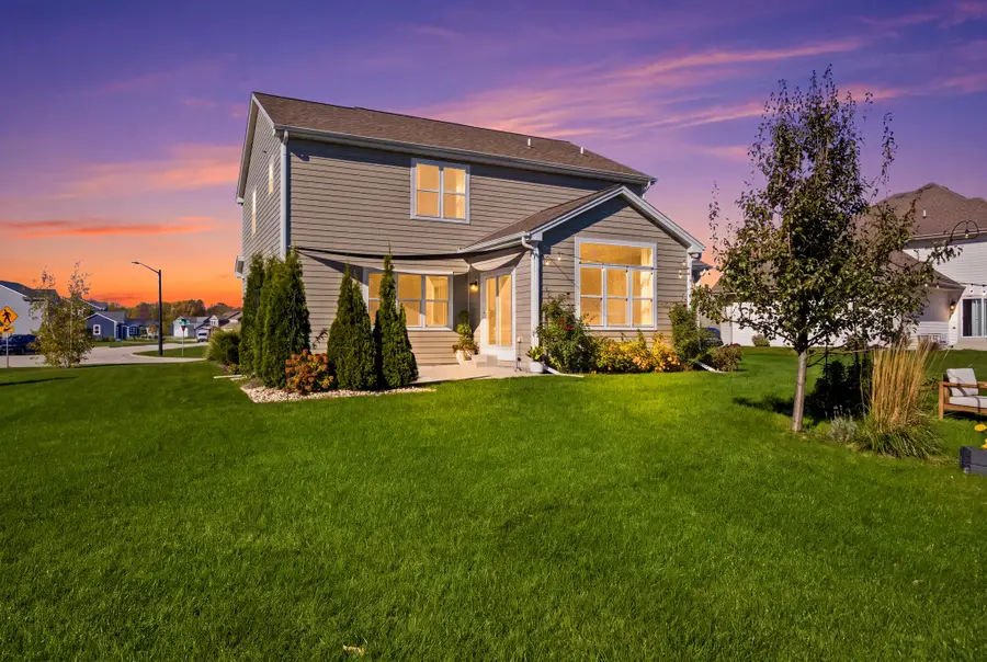 W136N6242 Hummingbird Way, Menomonee Falls, WI 53051 - #2