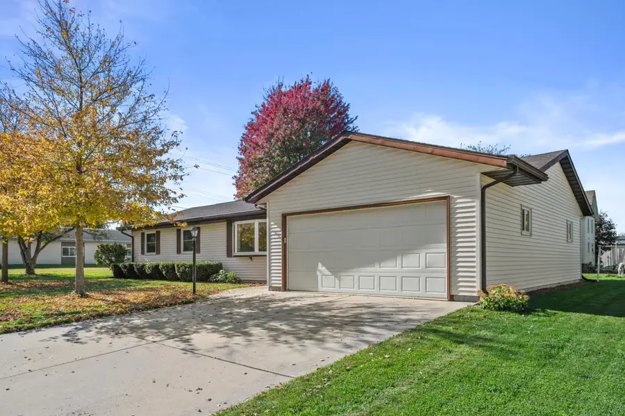 412 Terry Ln, Watertown, WI 53094 - #2