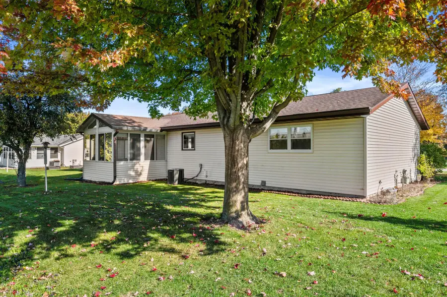 412 Terry Ln, Watertown, WI 53094 - #3