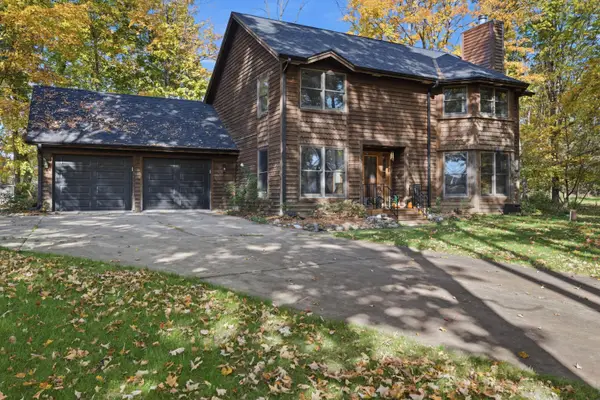 N64W33734 Lakeview Dr, Merton, WI 53066