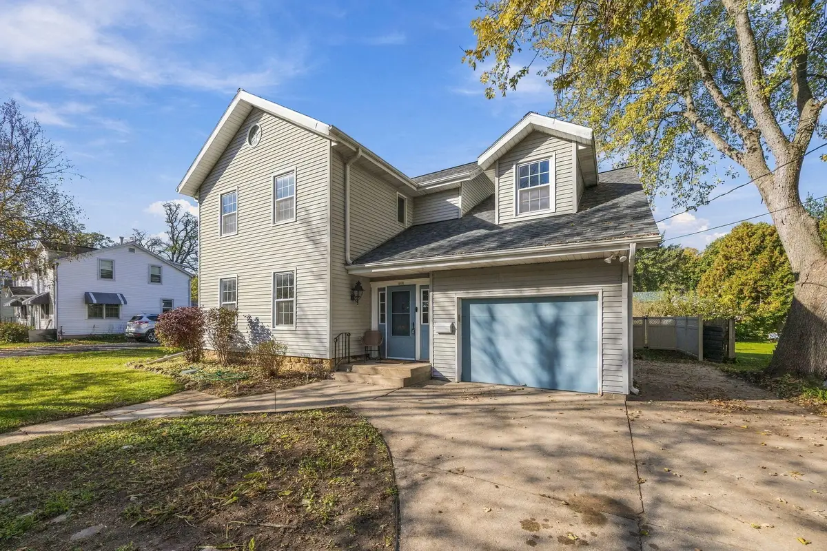 418 S Whiton St, Whitewater, WI 53190 - #1