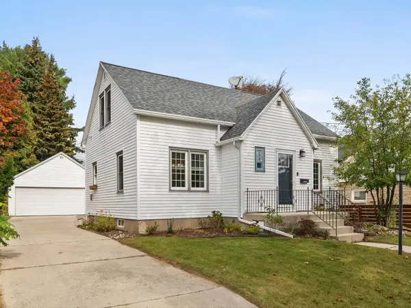 1510 Philippen St, Manitowoc, WI 54220