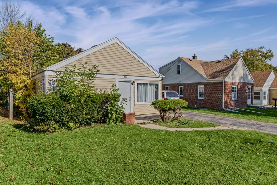 8618 W Cleveland Ave, West Allis, WI 53227 - #3