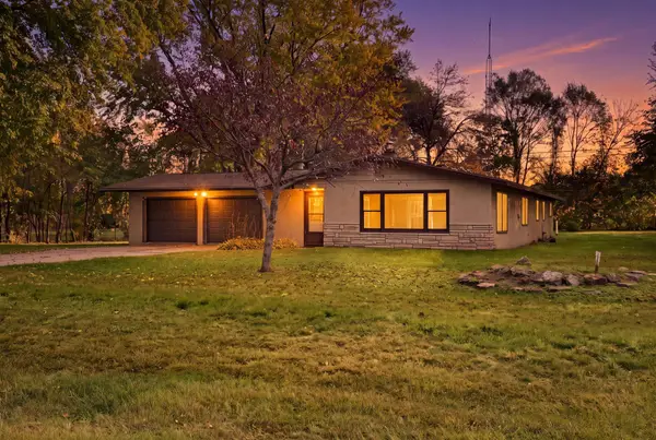 N5802 Lakeview Ct E, Onalaska, WI 54650