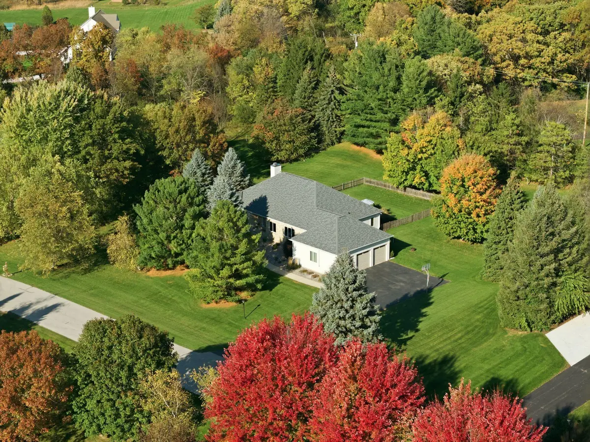 W311S496 Hidden Holw, Delafield, WI 53018 - #1