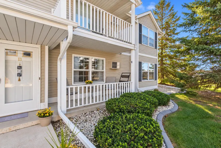 717 Canterberry Ct, West Bend, WI 53090 - #2