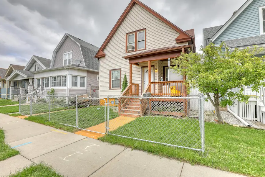 1560 S 73rd St, West Allis, WI 53214 - #2