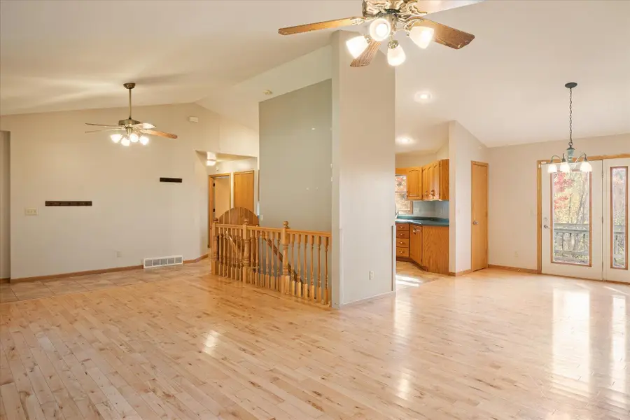 543 W Maple St, Viroqua, WI 54665 - #3