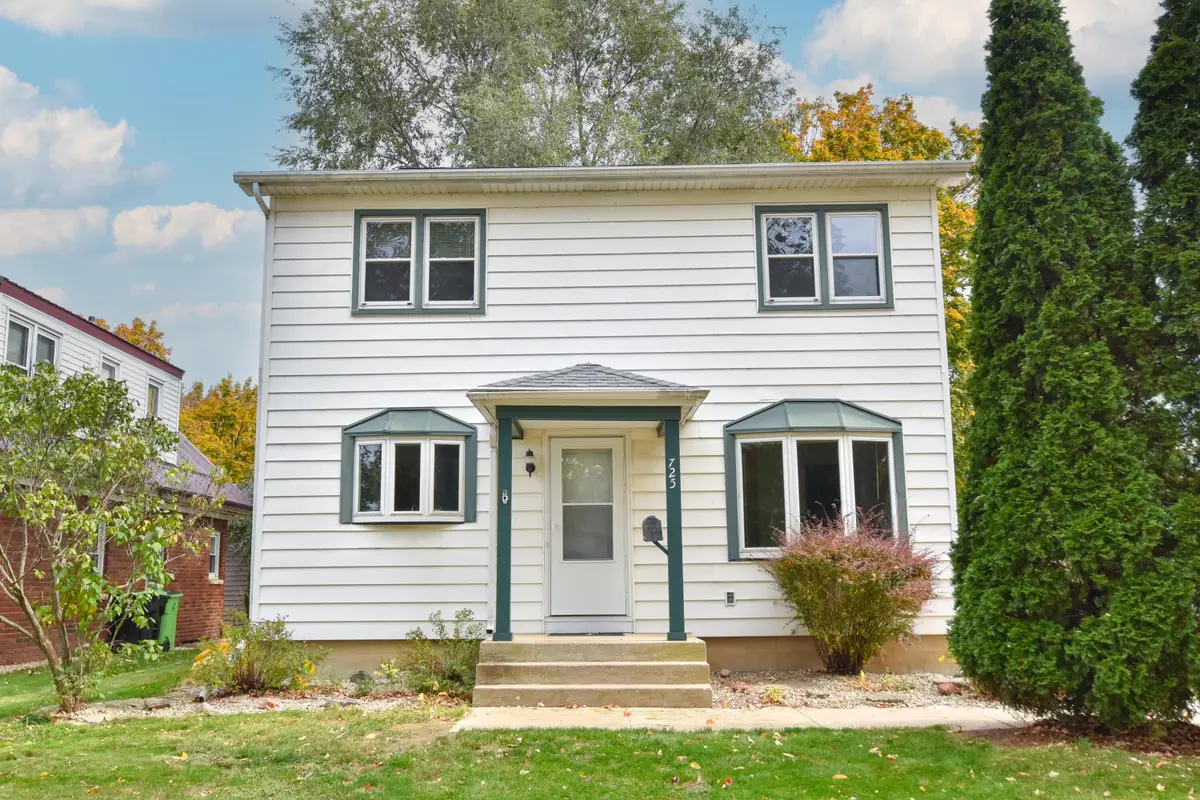 725 Mac Arthur Dr, Beaver Dam, WI 53916 - #1