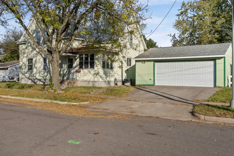 423 Adams St, La Crosse, WI 54601 - #2
