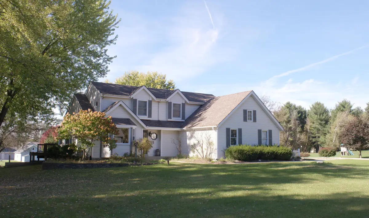 W360S2729 Scuppernong Dr, Ottawa, WI 53118 - #1