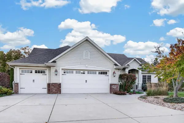 9442 Ashbury Ln, Pleasant Prairie, WI 53158