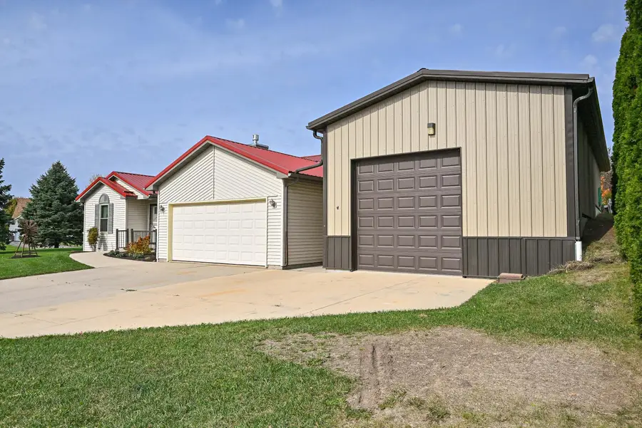 1511 Birchwood St, Delavan, WI 53115 - #3