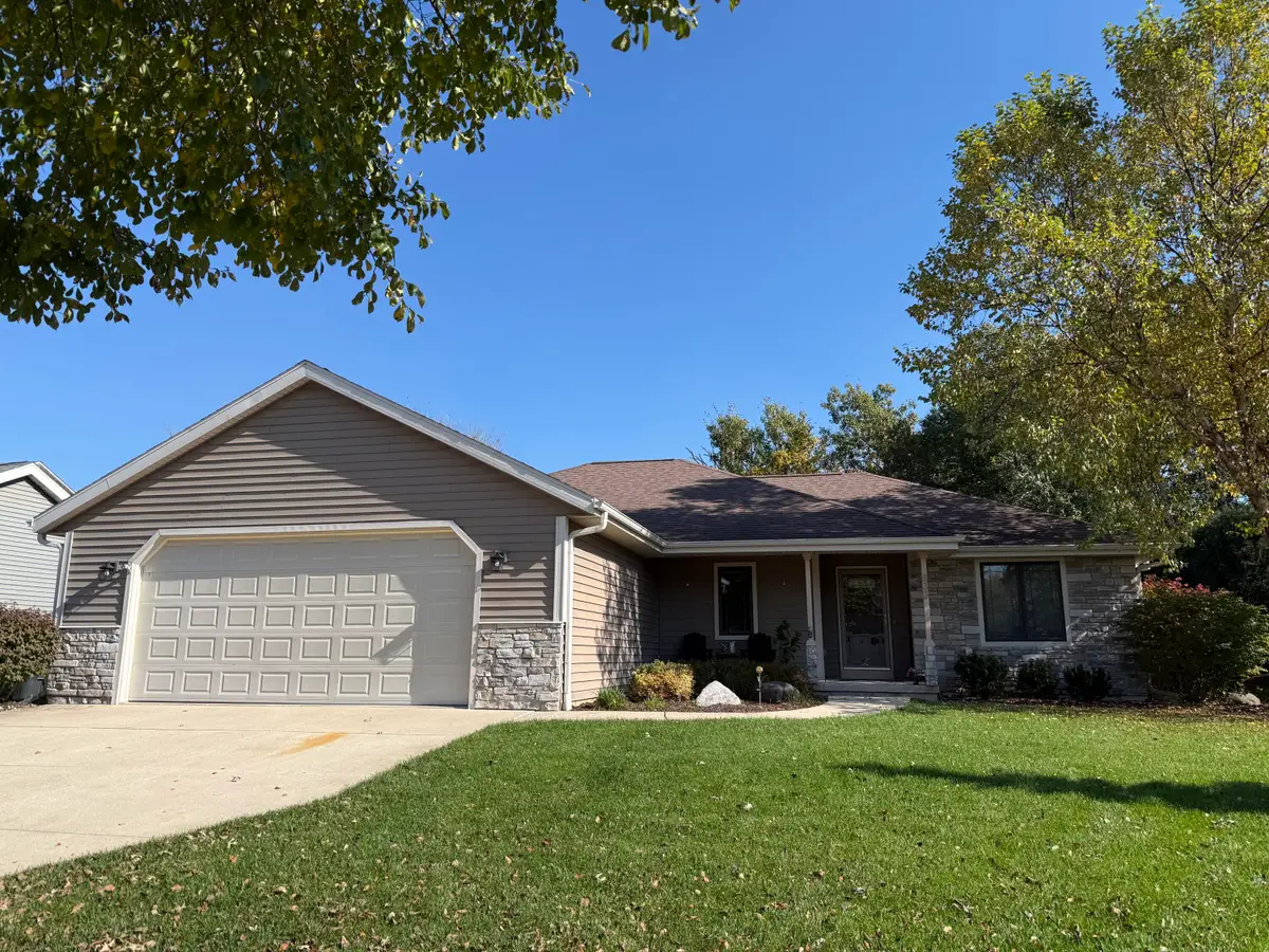 833 Hudson Trl, Lake Geneva, WI 53147 - #1