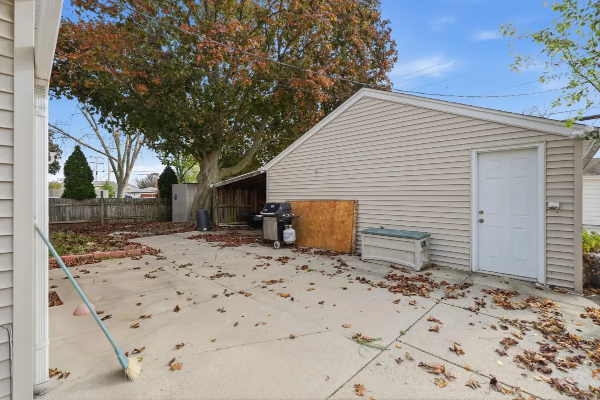 9045 W Butler Pl, Milwaukee, WI 53225 - #1
