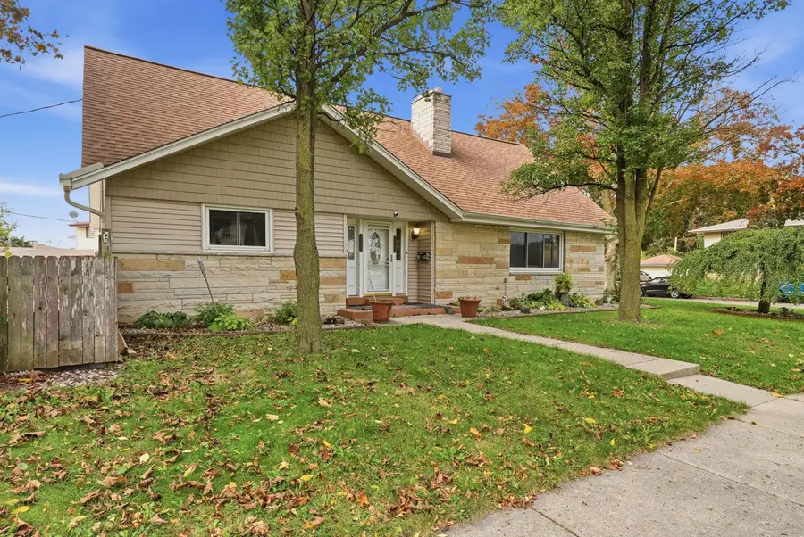 9045 W Butler Pl, Milwaukee, WI 53225 - #2