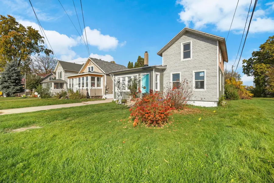 432 W Delavan Dr, Janesville, WI 53546 - #2